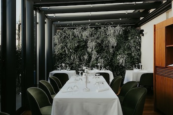 baca suites restaurant and bar