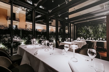baca suites restaurant and bar