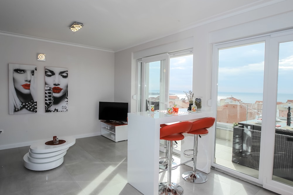 apartments tomana