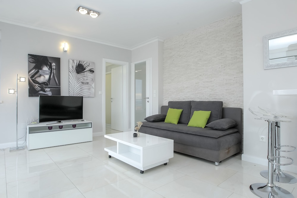 apartments tomana