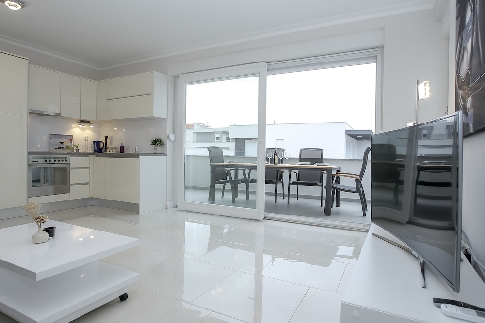 apartments tomana
