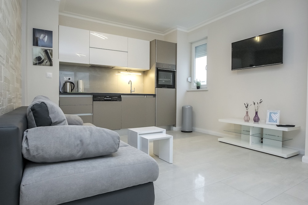 apartments tomana