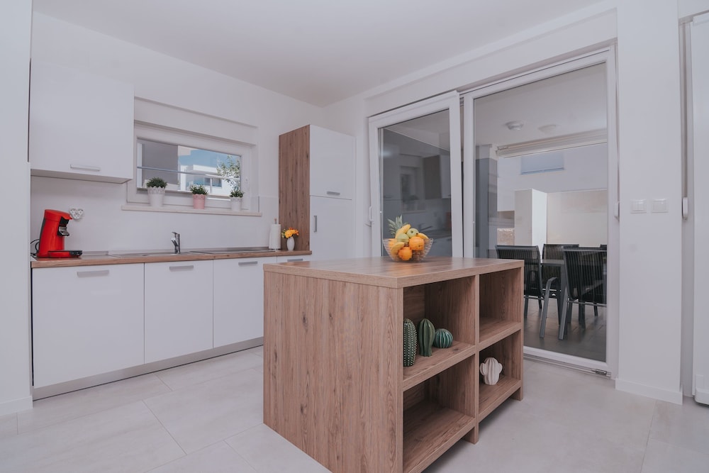 apartments tomana