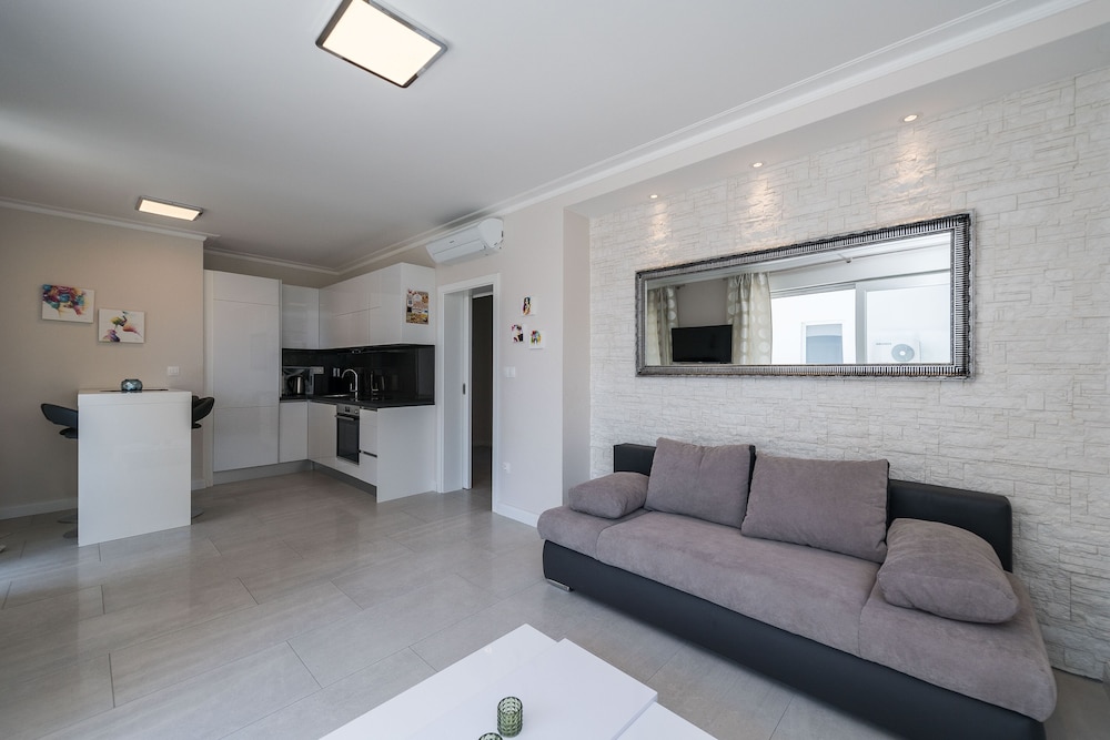 apartments tomana