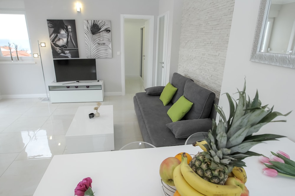 apartments tomana