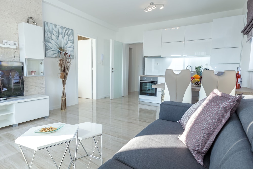 apartments tomana
