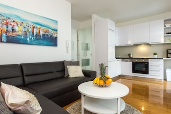 apartments tomana