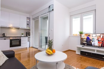 apartments tomana
