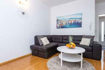 apartments tomana