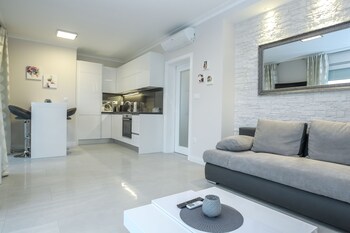 apartments tomana