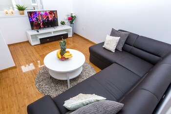 apartments tomana