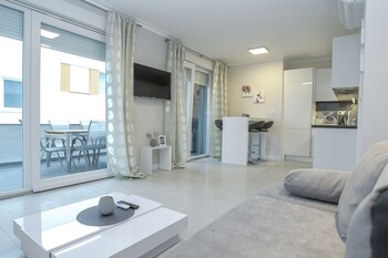 apartments tomana