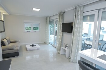 apartments tomana