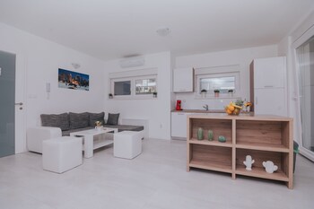 apartments tomana