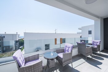 apartments tomana