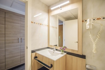 hotel benidorm east by pierre and vacances