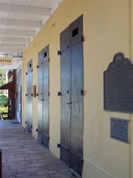 Hotel Léger Restaurant & Saloon,Near Mokelumne Hill Library,2 star