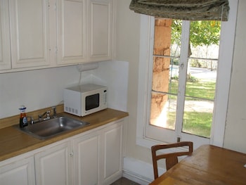 hotel leger restaurant and saloon