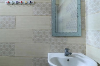 agus guest house sunset road