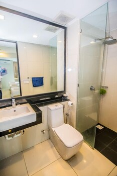 marina travellers suite sky karamunsing