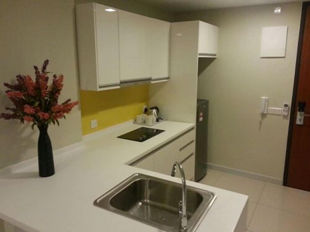 marina travellers suite sky karamunsing