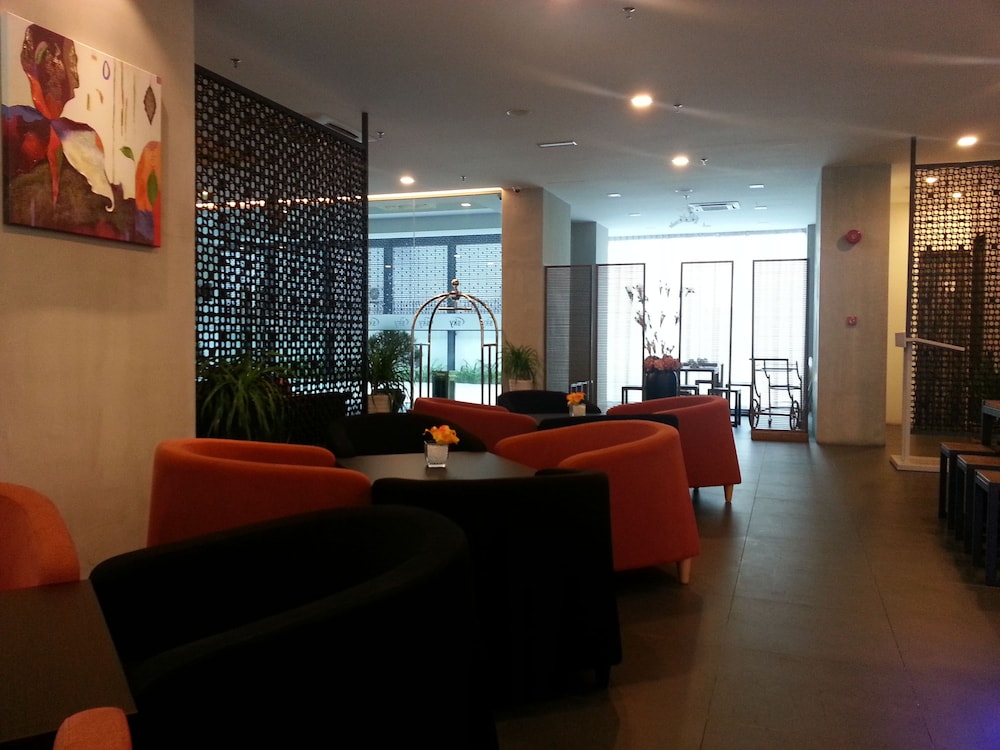 marina travellers suite sky karamunsing