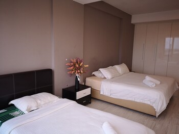 marina travellers suite sky karamunsing