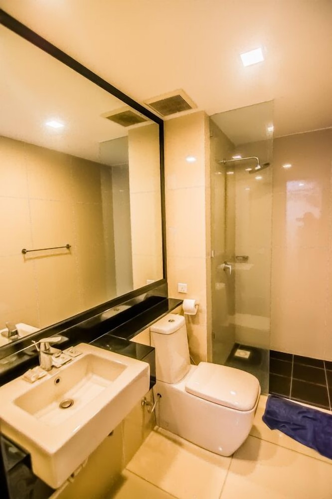 marina travellers suite sky karamunsing