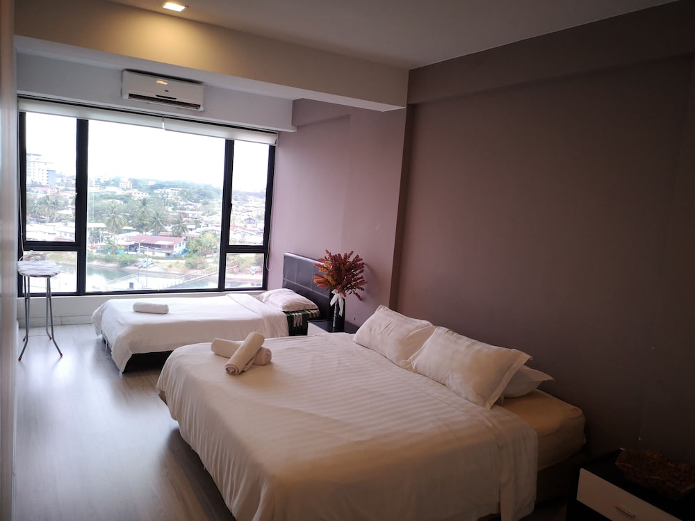 marina travellers suite sky karamunsing