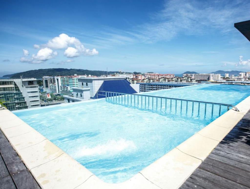 marina travellers suite sky karamunsing