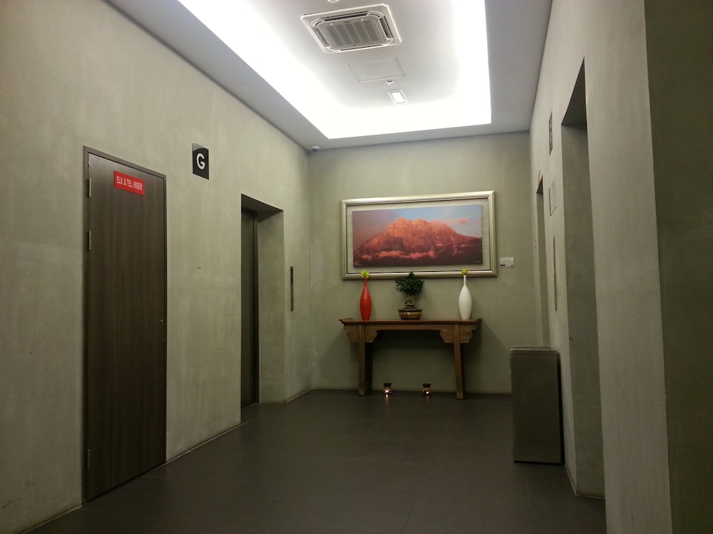 marina travellers suite sky karamunsing