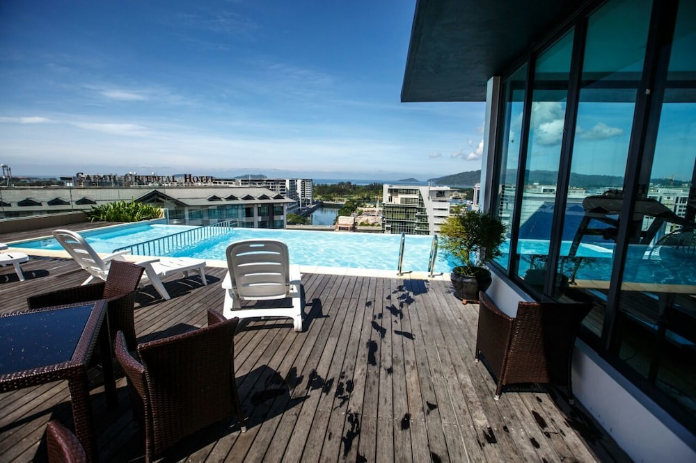 marina travellers suite sky karamunsing