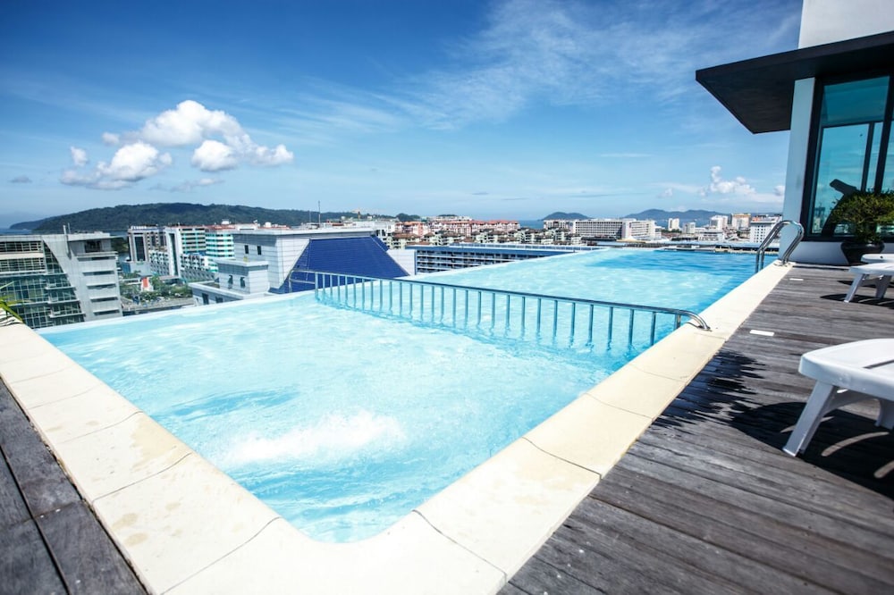 marina travellers suite sky karamunsing