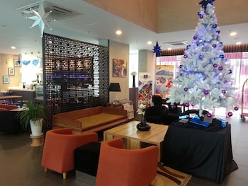 marina travellers suite sky karamunsing