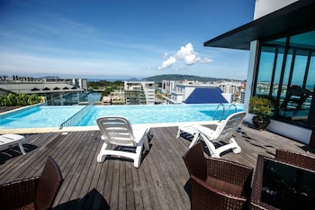 marina travellers suite sky karamunsing