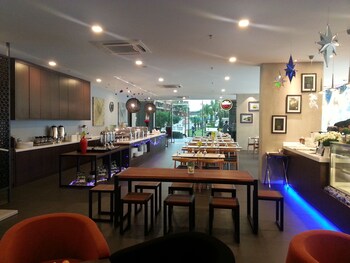 marina travellers suite sky karamunsing