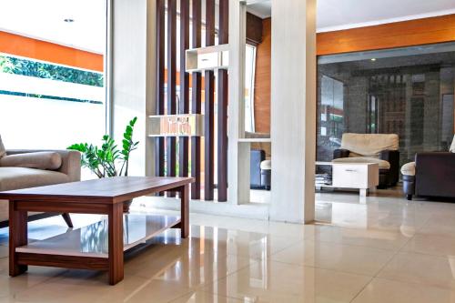 reddoorz syariah near btc fashion mall