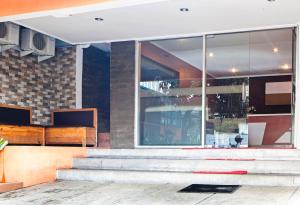 reddoorz syariah near btc fashion mall