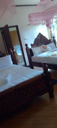 discovery courts hotel