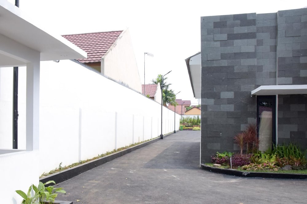 reddoorz plus near unimed medan