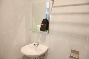 reddoorz plus near unimed medan