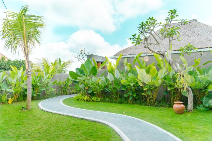 three gold luxury private villa