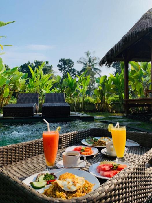 three gold luxury private villa