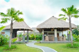 three gold luxury private villa