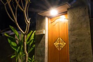 three gold luxury private villa