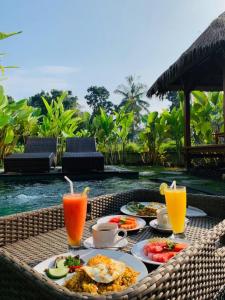 three gold luxury private villa