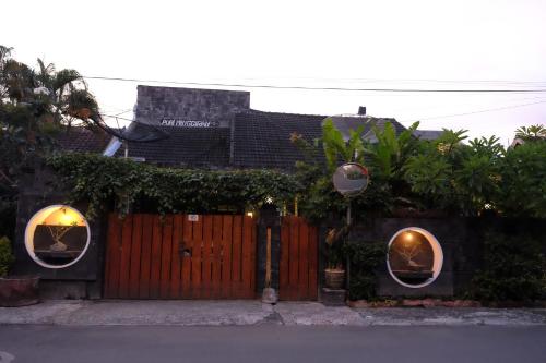 puri minggiran guest house