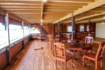 phinisi hostel bira