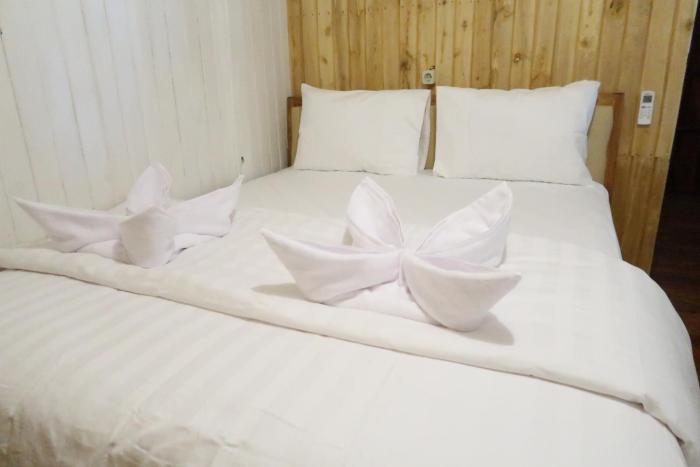 phinisi hostel bira