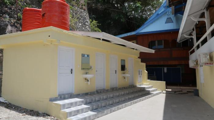 phinisi hostel bira